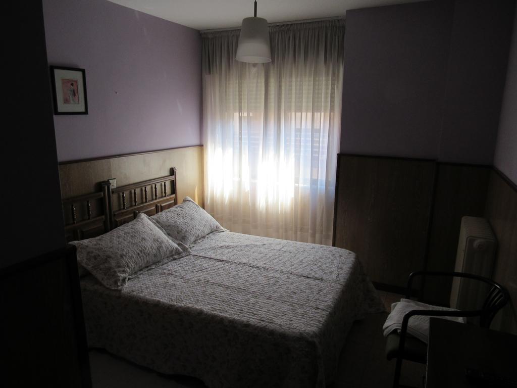 Hostal Restaurante El Abuelo Trobajo Del Camino Zewnętrze zdjęcie