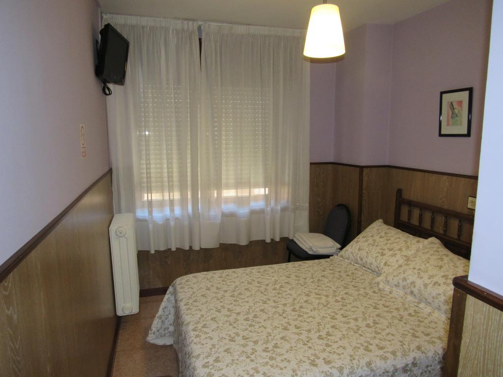 Hostal Restaurante El Abuelo Trobajo Del Camino Zewnętrze zdjęcie