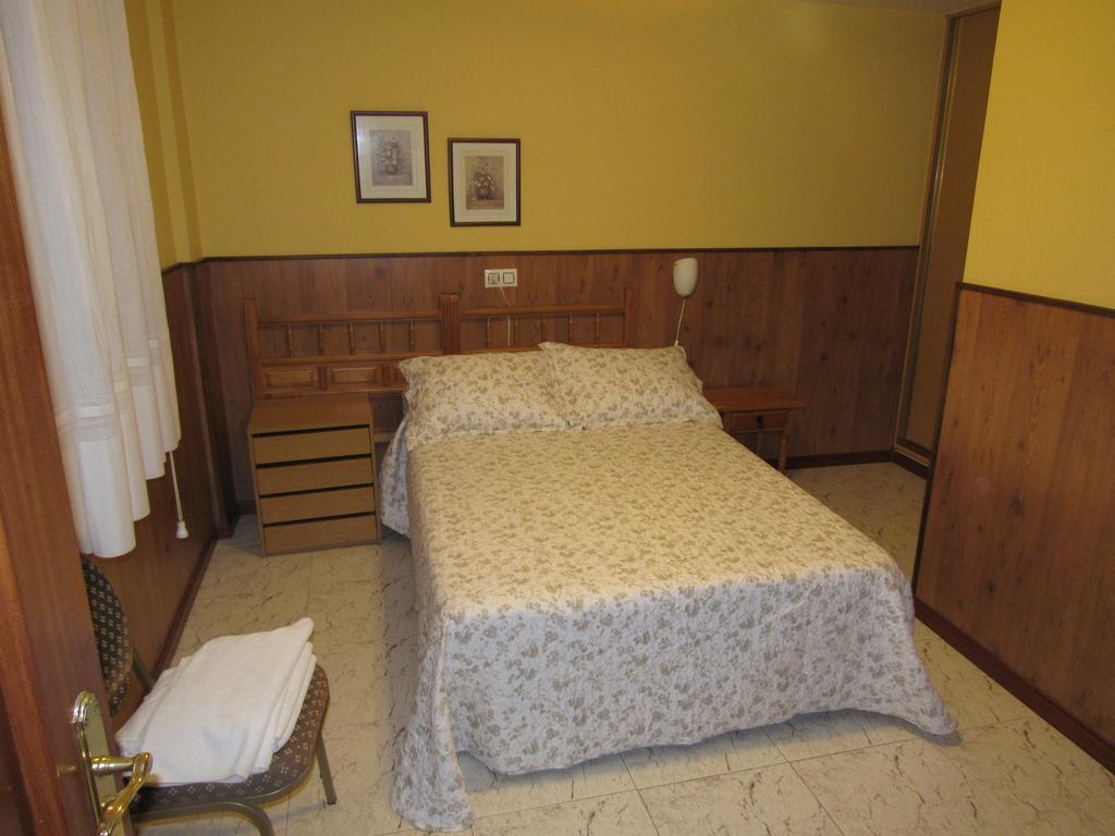 Hostal Restaurante El Abuelo Trobajo Del Camino Zewnętrze zdjęcie