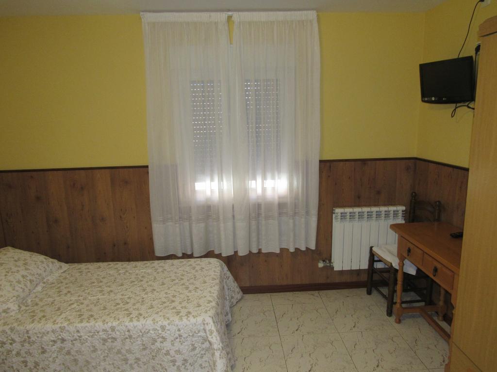 Hostal Restaurante El Abuelo Trobajo Del Camino Zewnętrze zdjęcie