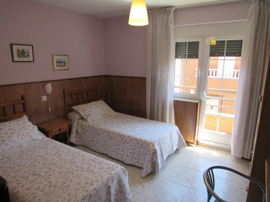 Hostal Restaurante El Abuelo Trobajo Del Camino Zewnętrze zdjęcie