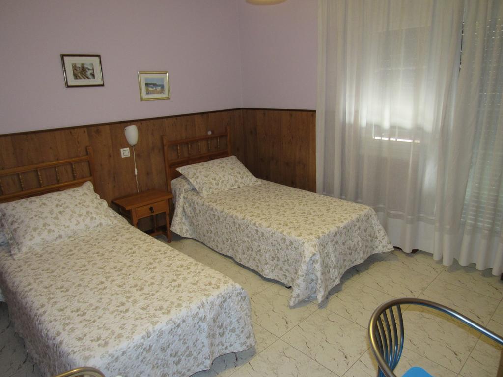 Hostal Restaurante El Abuelo Trobajo Del Camino Zewnętrze zdjęcie