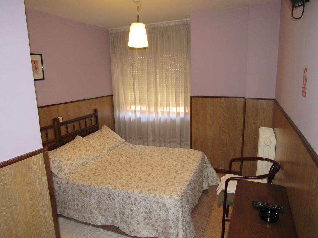 Hostal Restaurante El Abuelo Trobajo Del Camino Zewnętrze zdjęcie