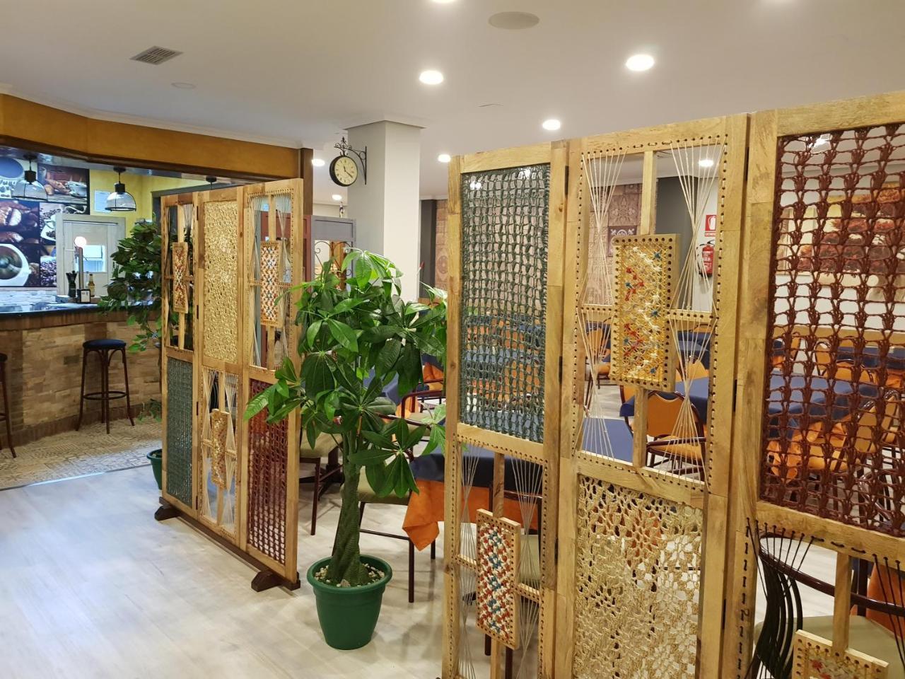 Hostal Restaurante El Abuelo Trobajo Del Camino Zewnętrze zdjęcie