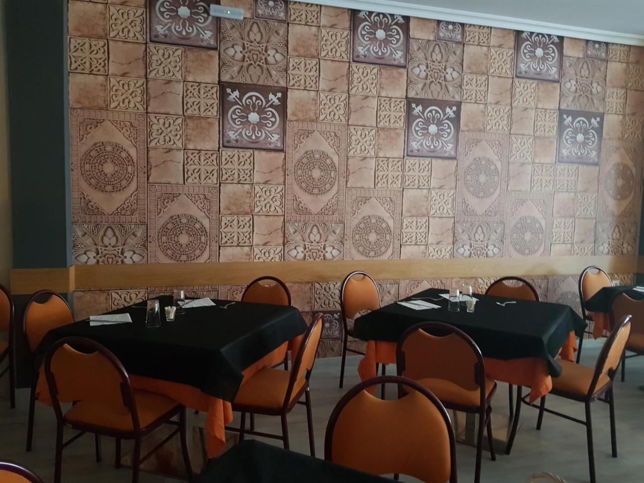 Hostal Restaurante El Abuelo Trobajo Del Camino Zewnętrze zdjęcie