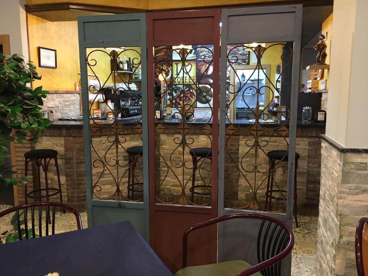 Hostal Restaurante El Abuelo Trobajo Del Camino Zewnętrze zdjęcie