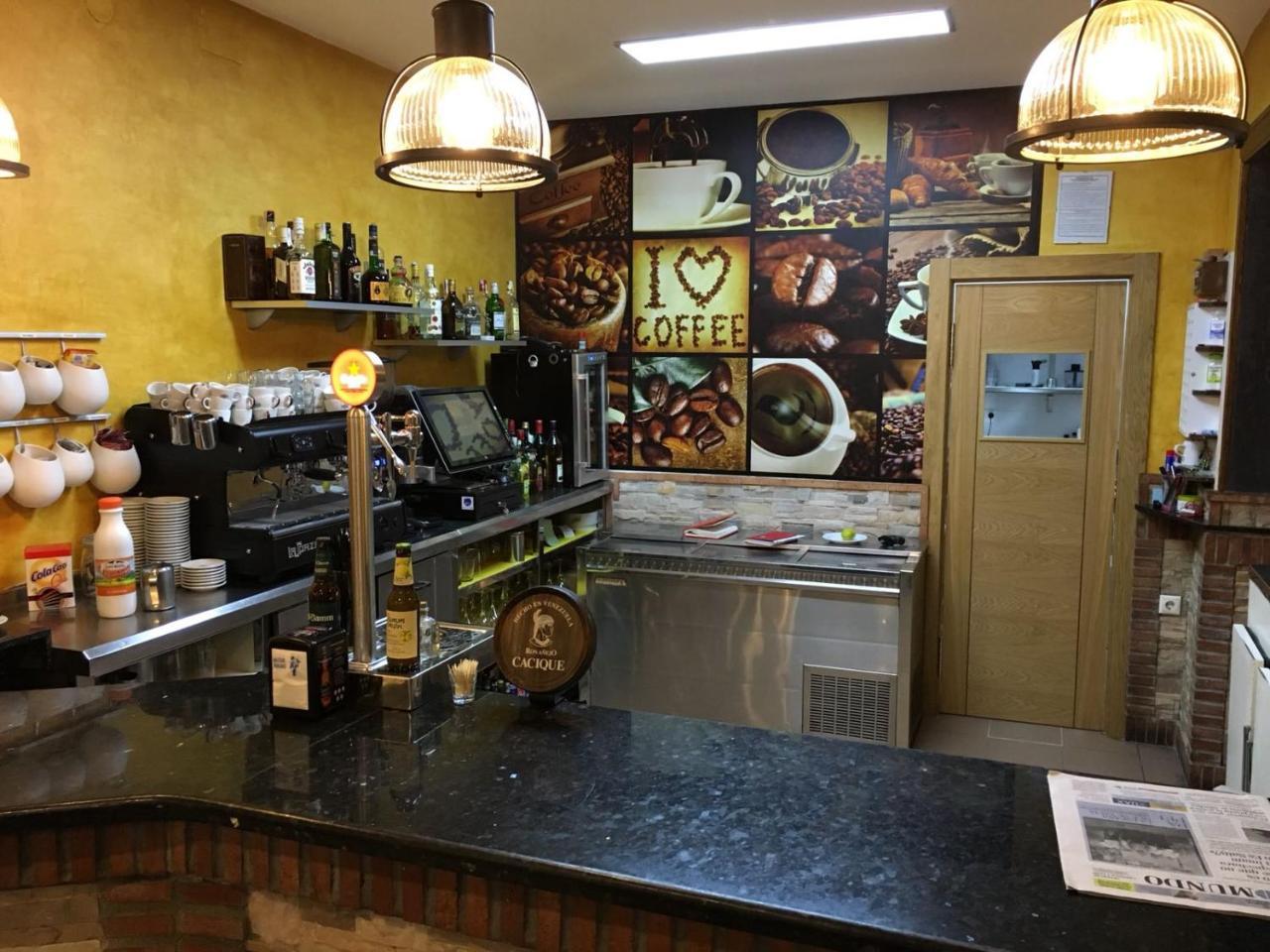 Hostal Restaurante El Abuelo Trobajo Del Camino Zewnętrze zdjęcie